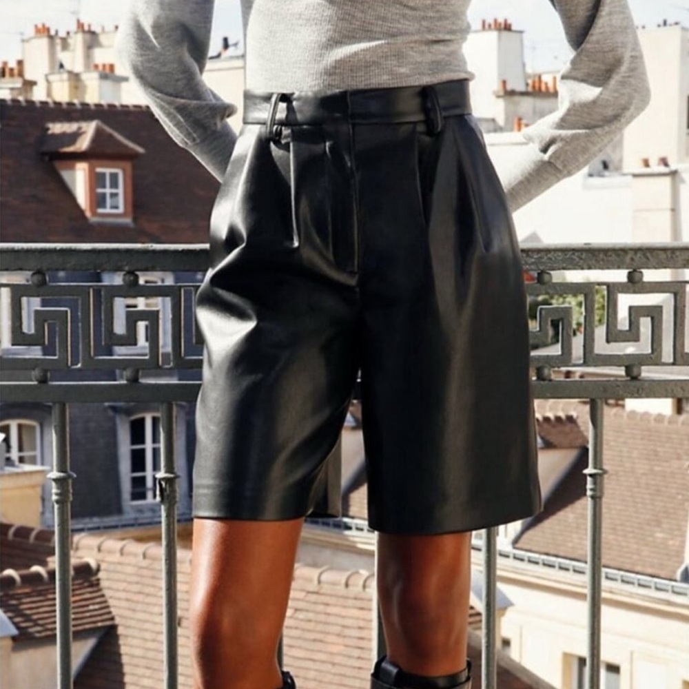 Aritzia Wilfred Limerick Vegan Leather Shorts in Black Size 12